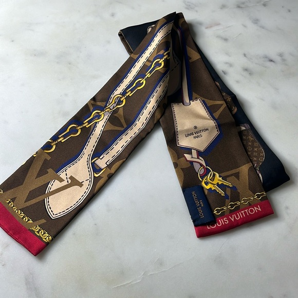 Louis Vuitton tribute to bandeau  [LuxeFindsResale.com] - Picture 5 of 8